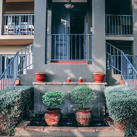 Amoris Guest House-Waterkloof Ridge พริทอเรีย ภายนอก รูปภาพ