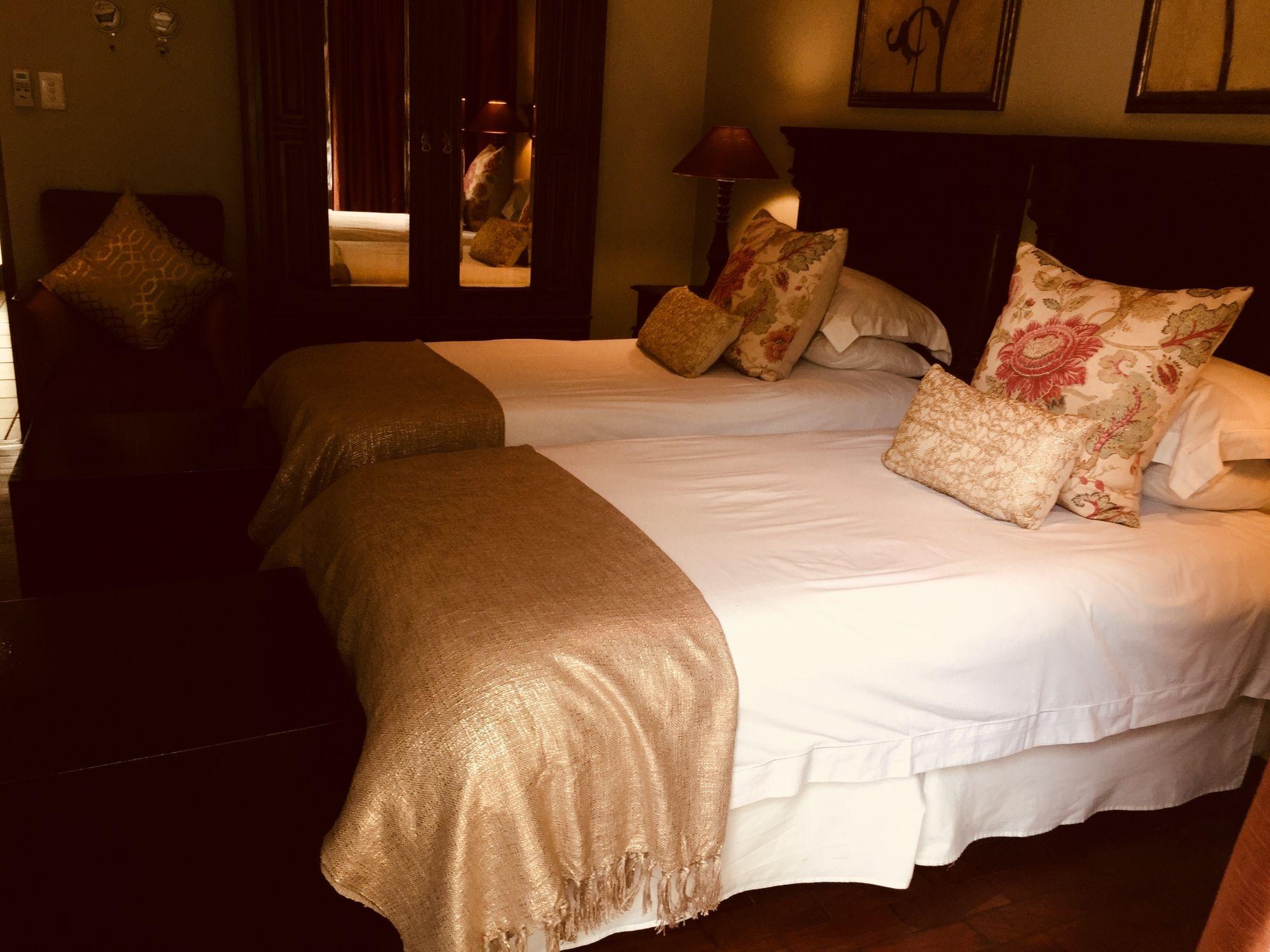 Amoris Guest House-Waterkloof Ridge พริทอเรีย ภายนอก รูปภาพ
