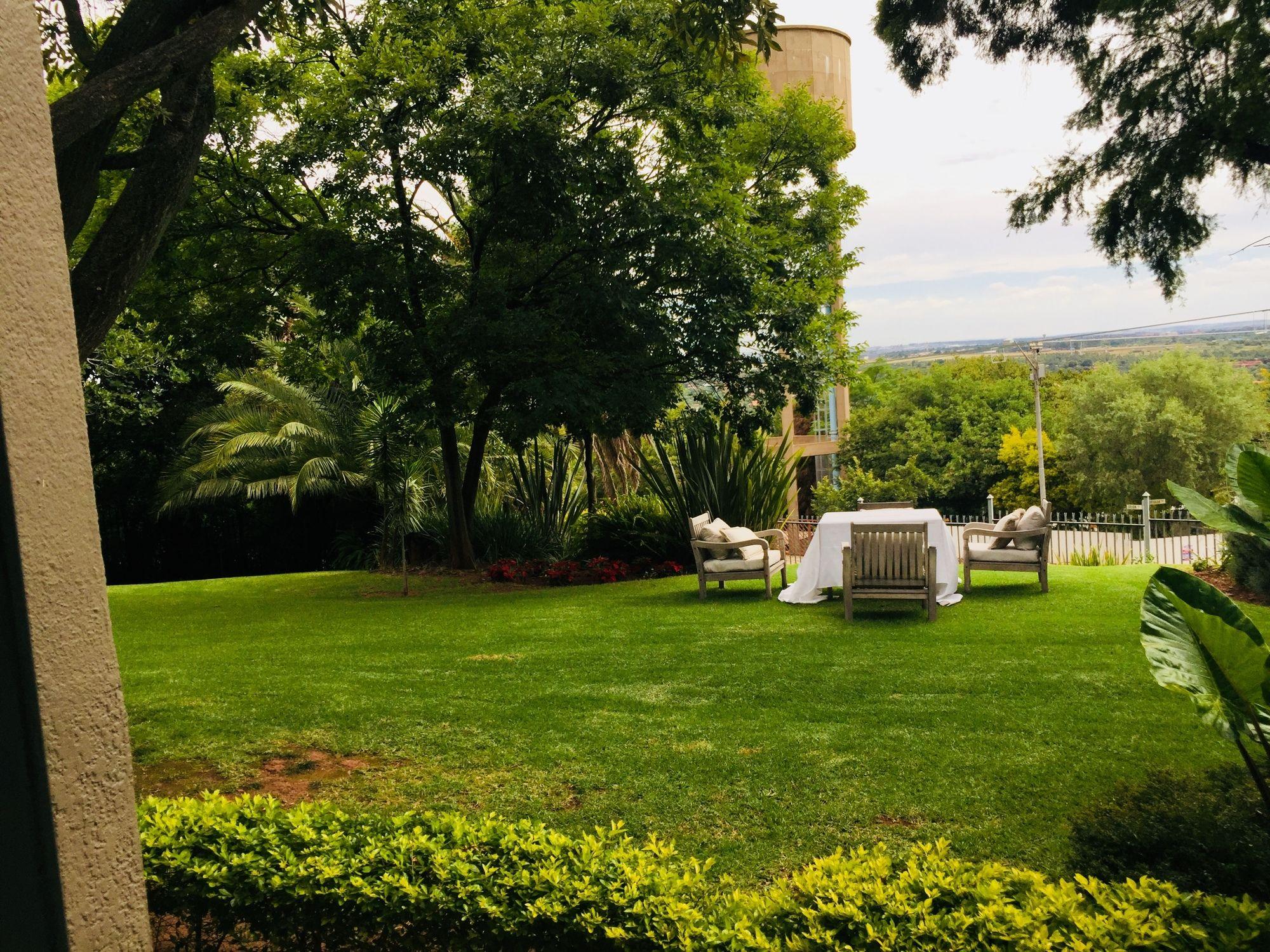 Amoris Guest House-Waterkloof Ridge พริทอเรีย ภายนอก รูปภาพ