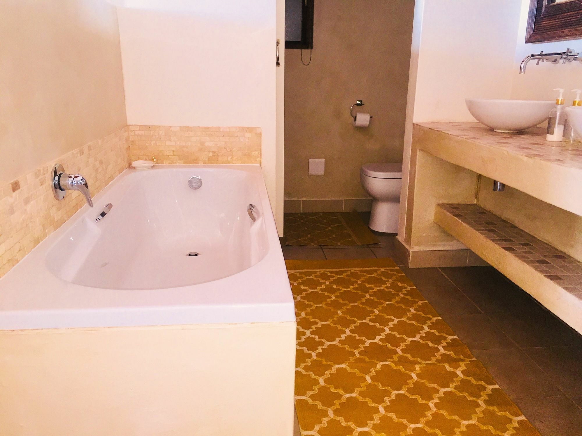 Amoris Guest House-Waterkloof Ridge พริทอเรีย ภายนอก รูปภาพ